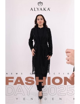 Pul ve Dantel Detaylı Siyah Pantolonlu Takım